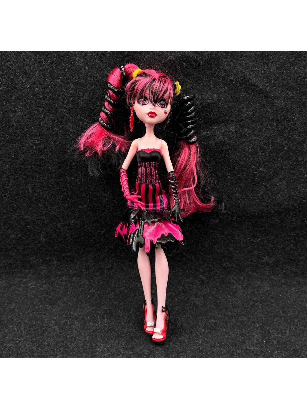 Monster High Draculaura Sweet Screams 11" Doll Black Pink Hair Shoes Accs